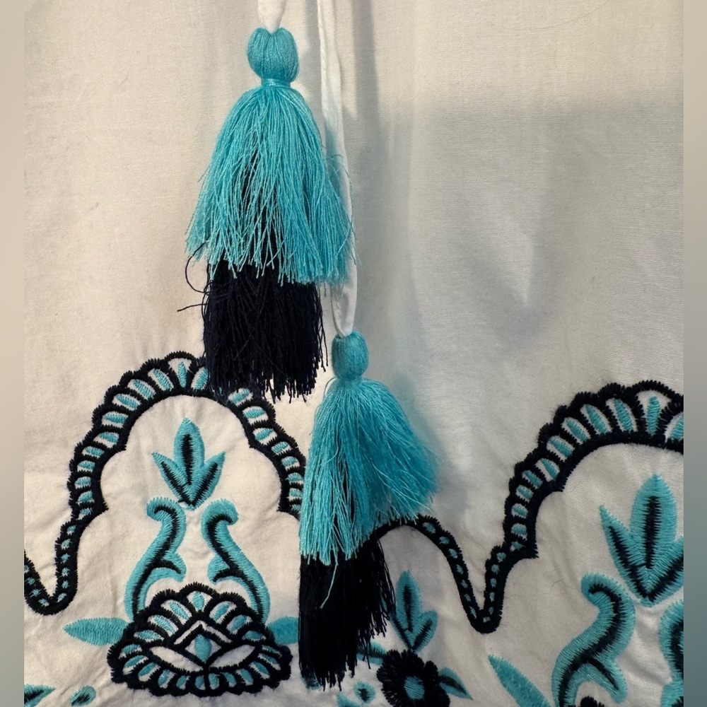 Crown & Ivy Embroidered Tunic Top - Boho Tassel Detail - Size S Petite - Picture 4 of 9